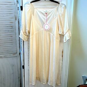 NWT/ Umgee Mid Length Bohemian Cream knee length flowy dress, all seasons! ❤️